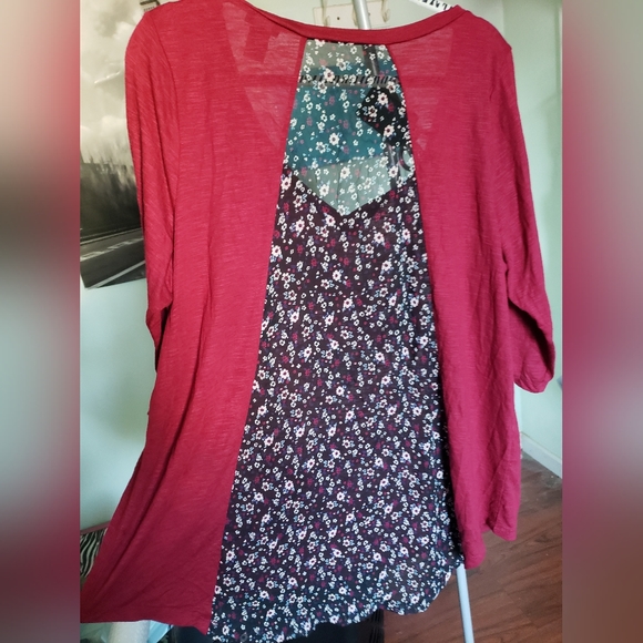 Top - Picture 2 of 2